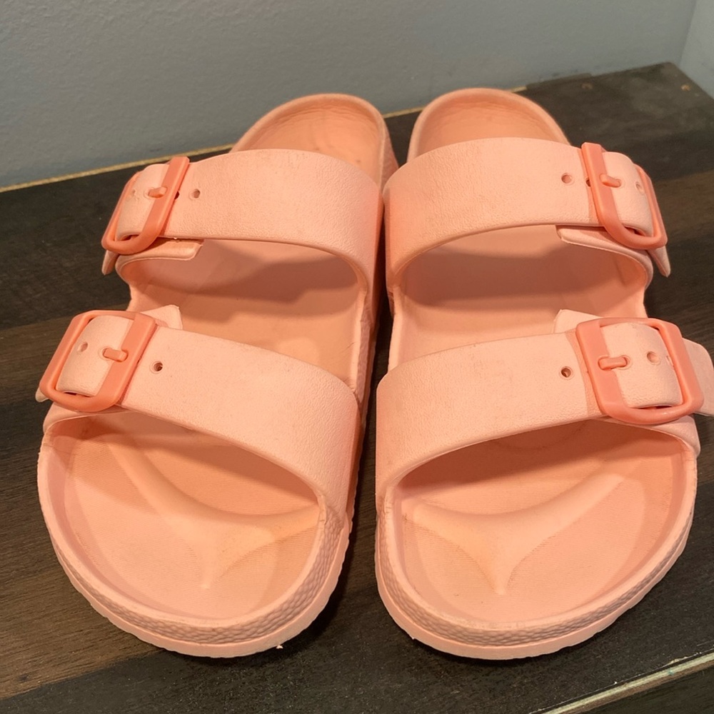 Womens sandal size 6
